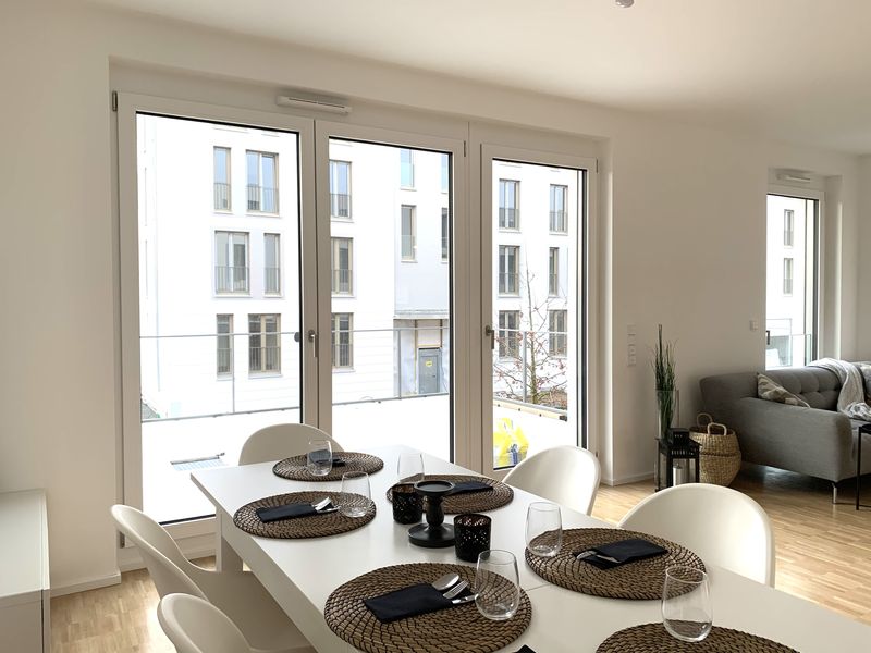 Elegantes Reihenhaus mit 22 qm Süd-West-Terrasse